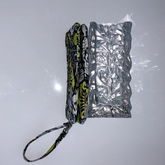 Vera Bradley Wristlet - Picture 9 of 16